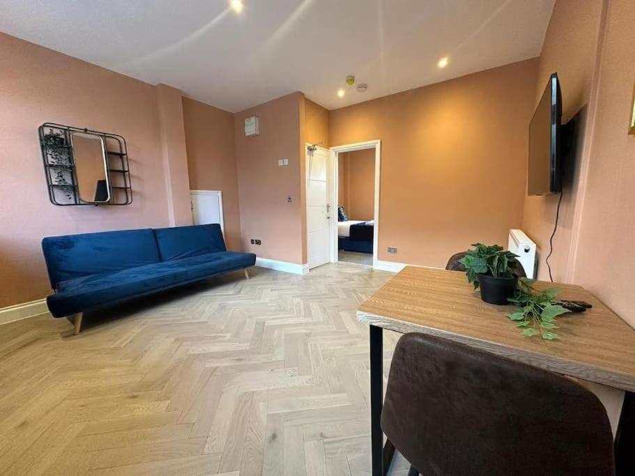 Apartment Flash Sale Special Offer Train Station 1 Bedroom Flat Bn137che05 *