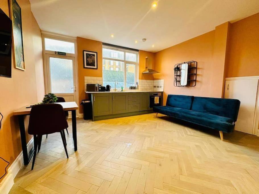 Apartment Flash Sale Special Offer Train Station 1 Bedroom Flat Bn137che05
