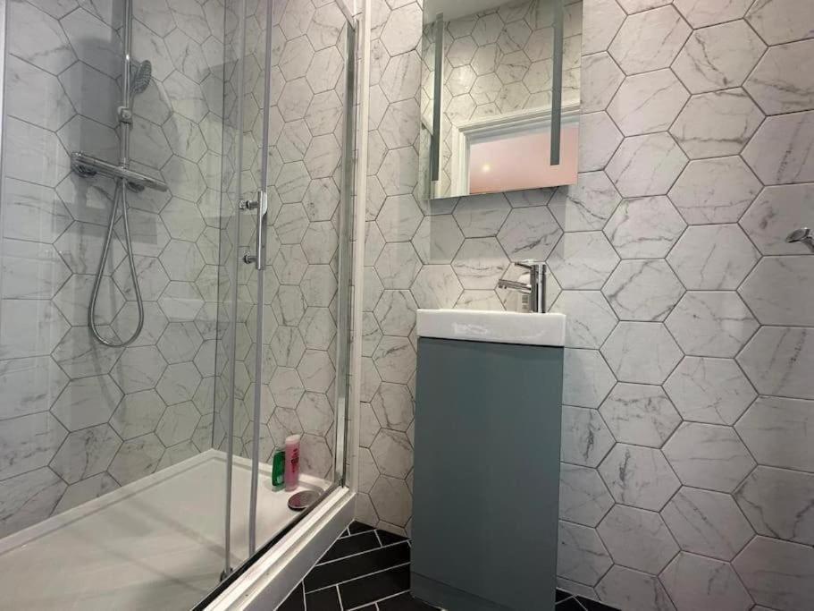 Flash Sale Special Offer Train Station 1 Bedroom Flat Bn137che05 Apartment Brighton